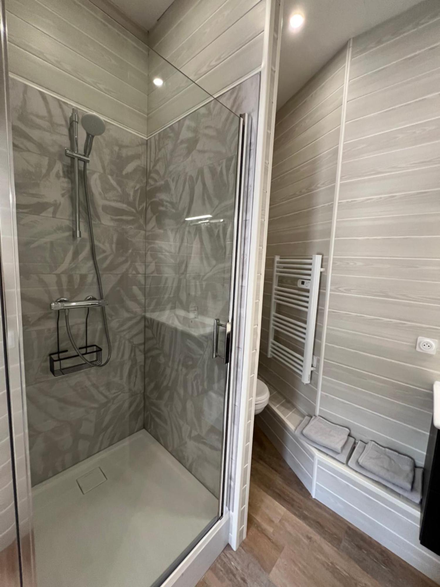 Complexe Les 4 Saisons Hotel Oust Phòng bức ảnh